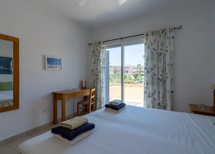 Tropical Paradise In Harbour Paphos, Central & Close To Beach